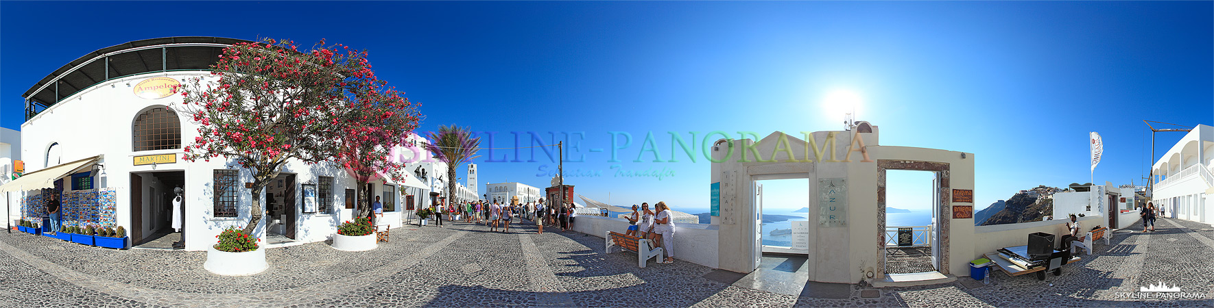 Hauptplatz von Fira - Santorini Griechenland