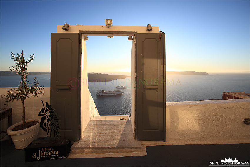 Santorini Fira Kreuzfahrtschiffe