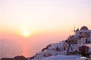 Santorini Oia Sonnenuntergang mit Windmühlen