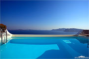 Santorini Oia Swimmingpool Ausblick Caldera