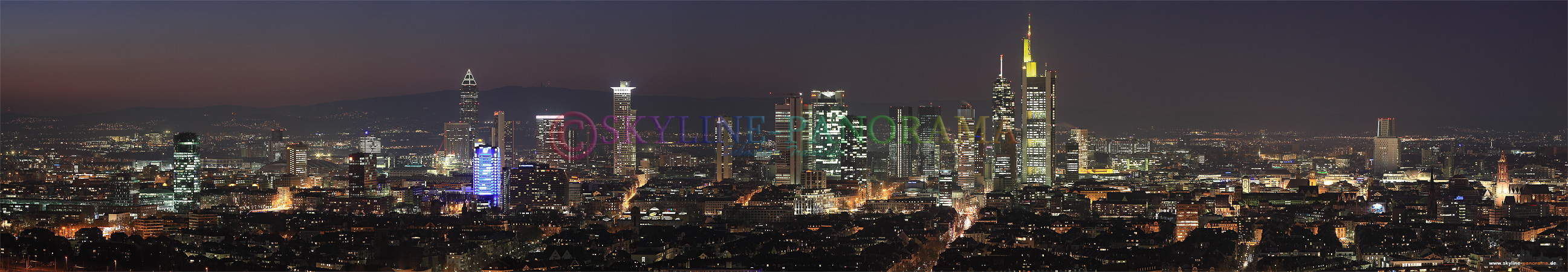 Frankfurter Skyline bei Nacht