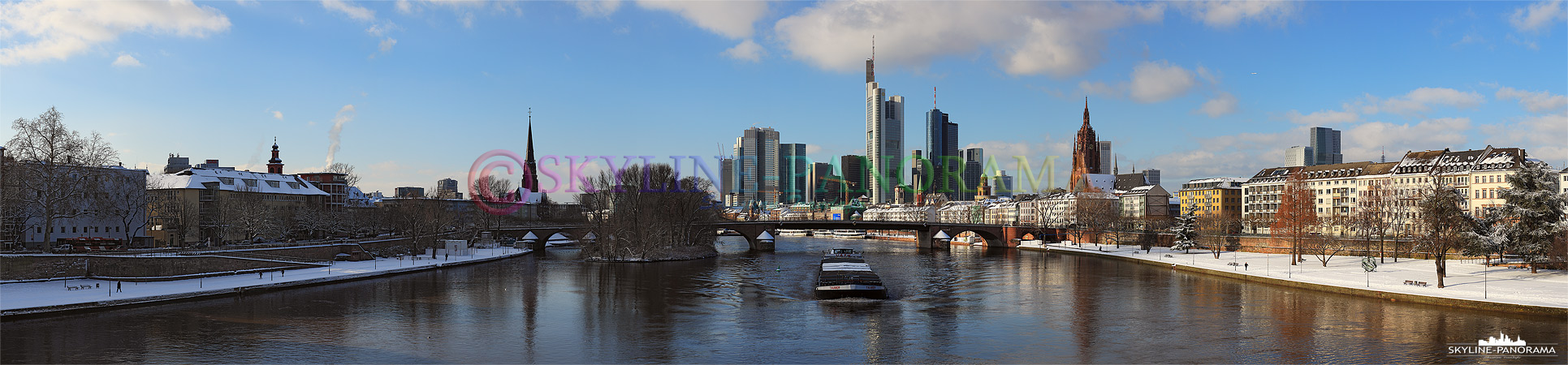 Skyline Frankfurt im Schnee