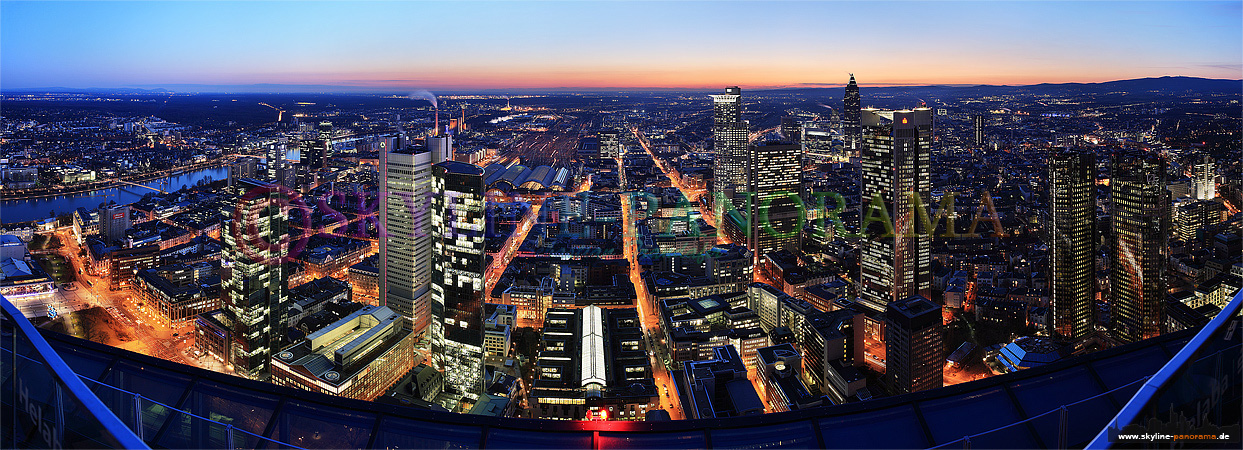 Frankfurt Bilder vom  Maintower am Abend