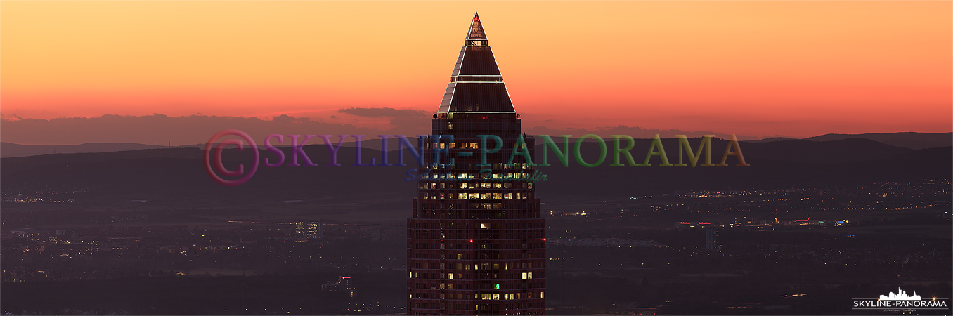 Messeturm Frankfurt im Sonnenuntergang