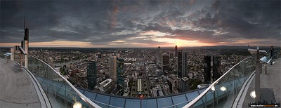 dramatische Wolken �ber Frankfurt