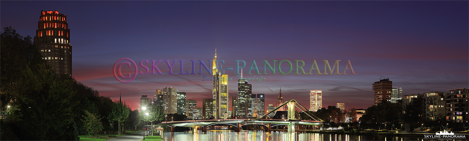 Skyline Frankfurt am Main mit Abendrot