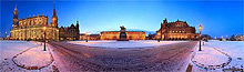 Dresden Theaterplatz mit Semperoper im Winter
