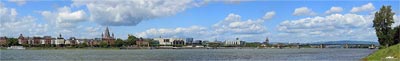 Skyline Main - Panorama am Tag