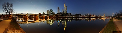 Frankfurter Skyline entlang des Mainufers Frankfurter Skyline entlang des Mainufers