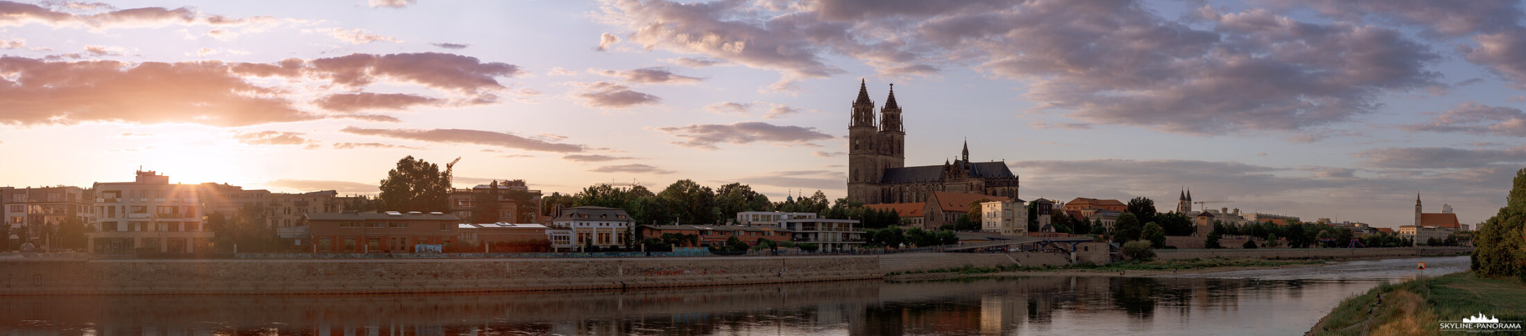 Magdeburg zum Sonnenuntergang an der Elbe (p_01150)