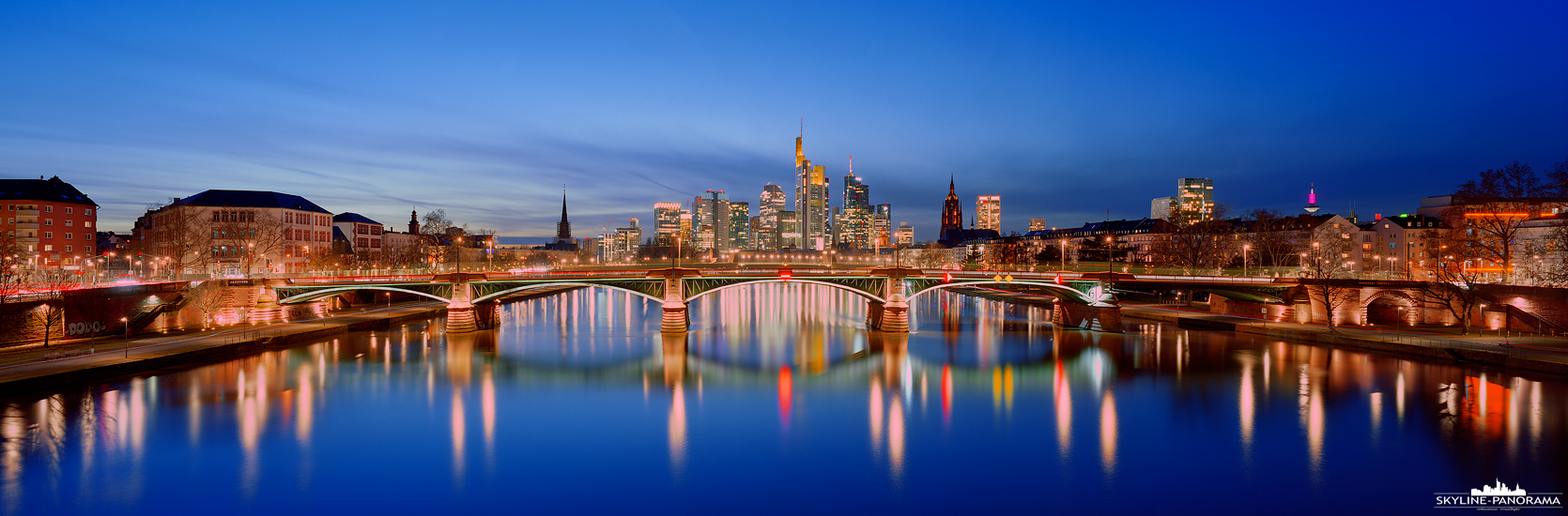 Skyline Frankfurt - Panorama zur Nacht (p_01171)