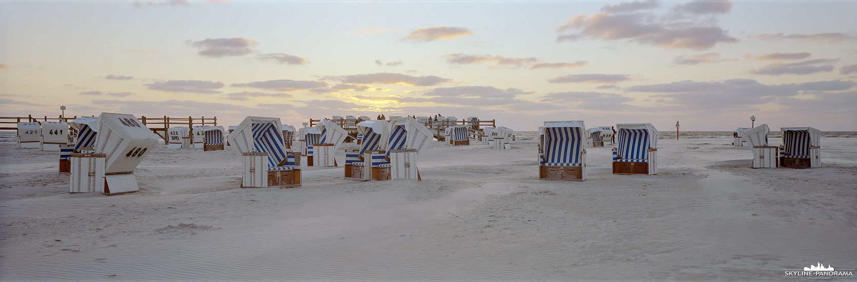 Strandkörbe am Strand von Sankt Peter Ording (p_01262)