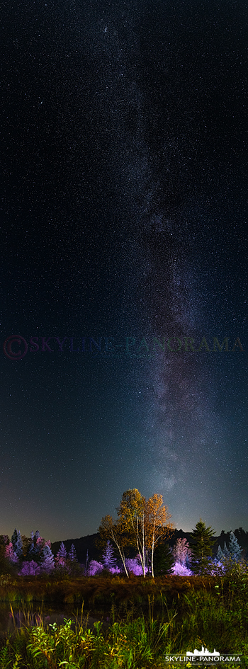 Milky Way Panorama in vertikal, entstanden ist die Aufnahme in einer klaren, mondlosen Nacht im Nordosten Kanadas.