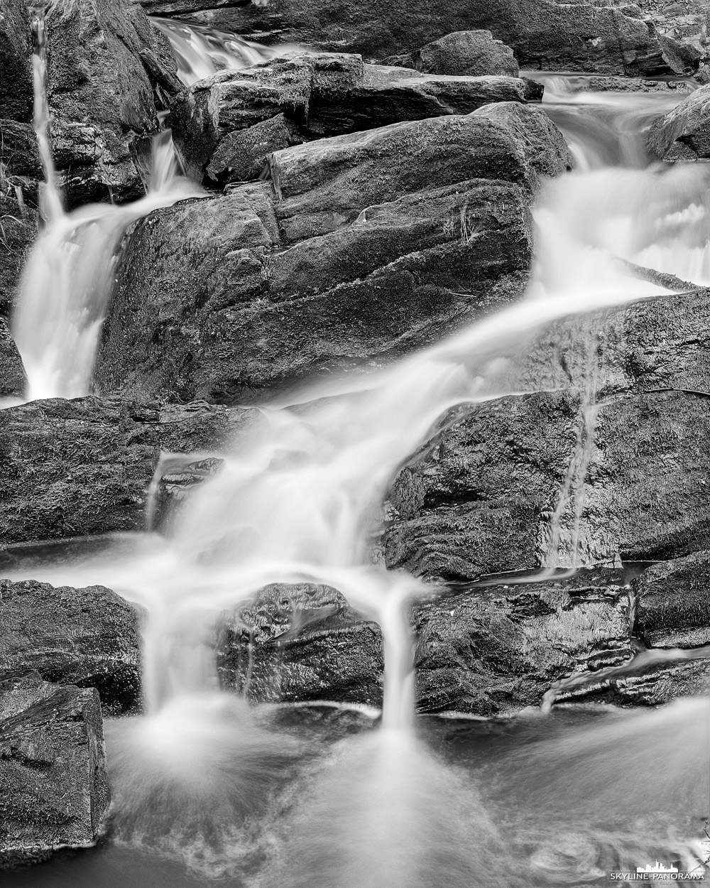 4x5" Grossformat - Wasserfall im Selketal bei Alexisbad Harz. Hierbei handelt es sich um eine Schwarz-Weiß Aufnahme im 4x5" Grossformat auf Ilford Delta 100. 