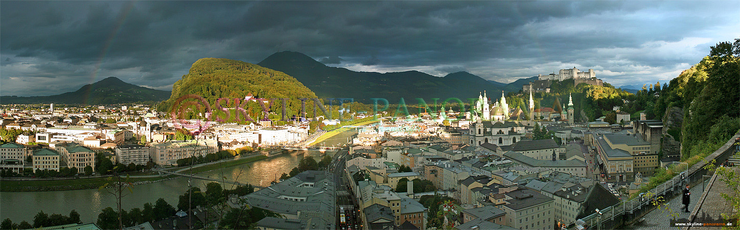 Panorama Bild vom Mönchsberg aus in die Altstadt von Salzburg.