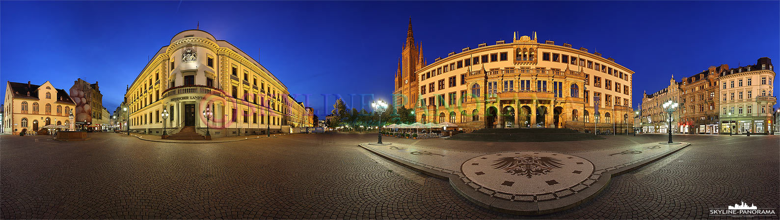 Wiesbaden Bilder - 360° Panorama auf dem Schloßplatz in Wiesbaden, auf dem Bild sind die Marktkirche, das Stadtschloß & das Neue Rathaus zu sehen.