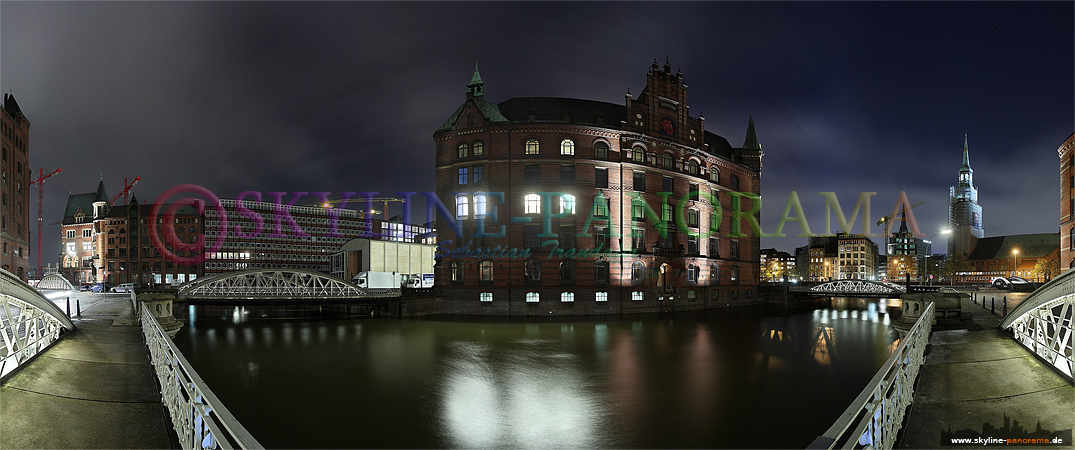 Bilder aus der Speicherstadt - Panorama von der Kannengießerortbrücke, links zu sehen die St. Katharinenkirche. 