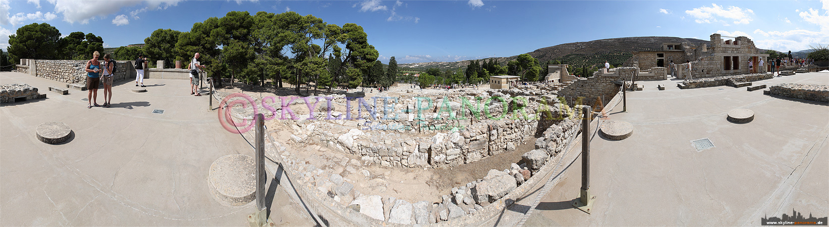 Ausgrabungsstätte Knossos - Mauerreste und wiederaufgebaute Fundamente des Palastes der Minoer auf Kreta. 