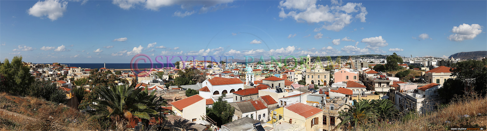 Panorama Insel Kreta - Überblick über einen großen Teil der Kretanischen Stadt Chania am Tag.