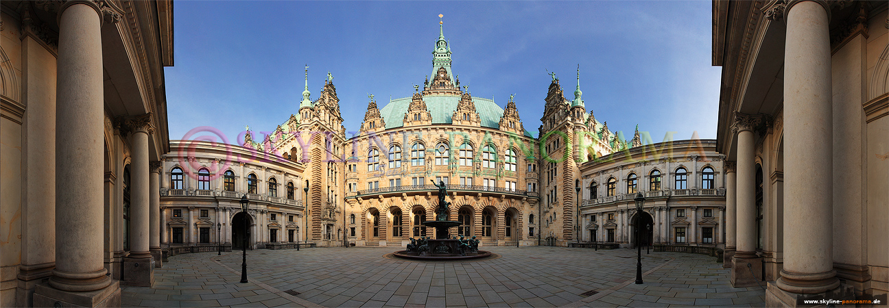 Bilder aus Hamburg - Panorama im Innnhof des Hamburger Rathauses mit dem Hygieia-Brunnen im Zentrum. 