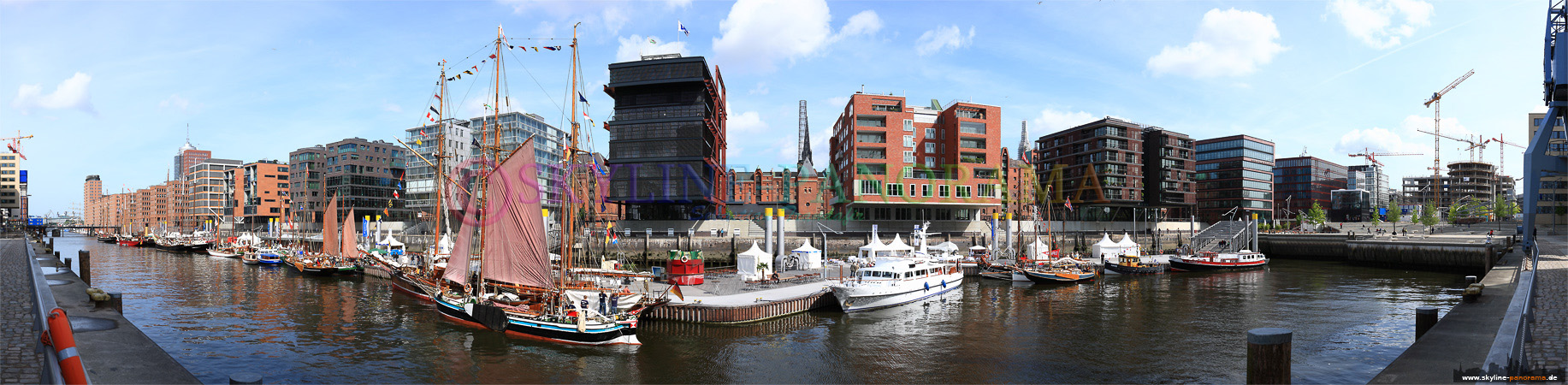 Bilder aus Hamburg - Blick in den Sandtorhafen zum Hamburger Hafengeburtstag 2009.