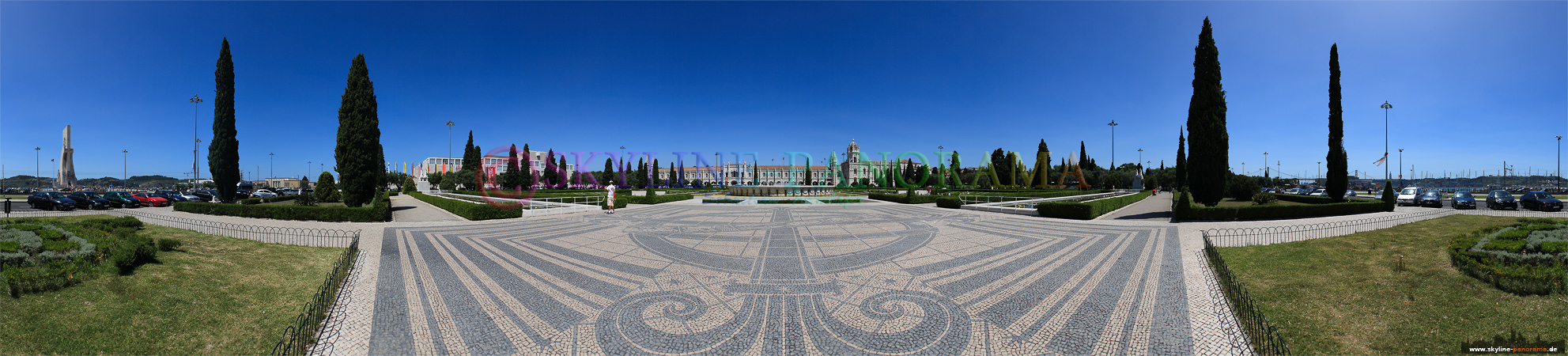 Portugal Bilder Lissabon - Der Praça do Império mit dem Kloster des Jerónimos im Hintergrund. 