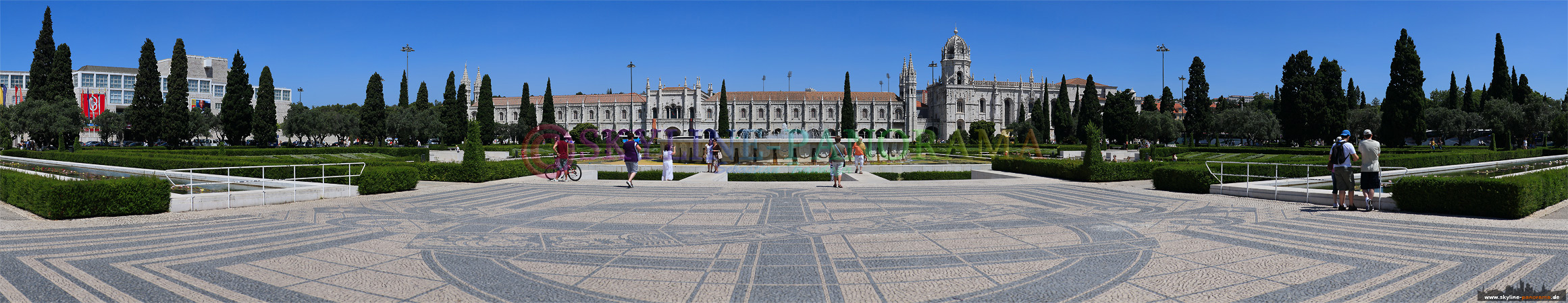 Portugal Bilder Lissabon - Das Kloster des Jerónimos mit seiner reizvollen Kalksteinfassade im Lissaboner Stadtteil Belem.