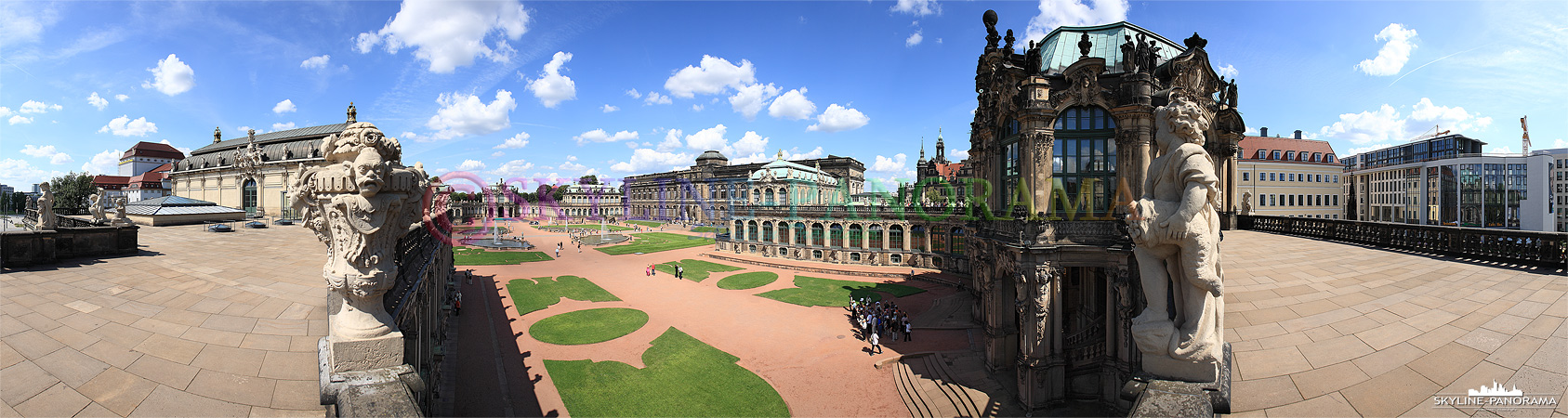 Bilder aus Dresden - Panorama mit Blick in dem Innenhof des Dresdner Zwingers und auf den Glockenspielpavillon. 