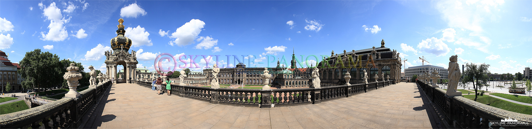 Bilder Zwinger - Blick vom Dach der Langgalerie auf des Kronentor vom Dresdner Zwinger.