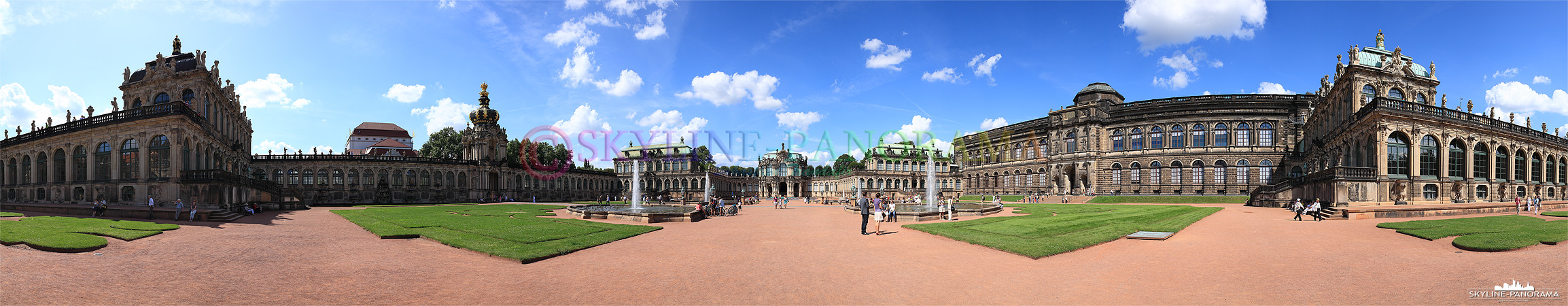 Eines der bekanntesten Sehenswürdigkeiten von Dresden ist der Zwinger, dieses Panorama zeigt die Ansicht vom Innenhof aus mit dem Wallpavillon in Zentrum. 