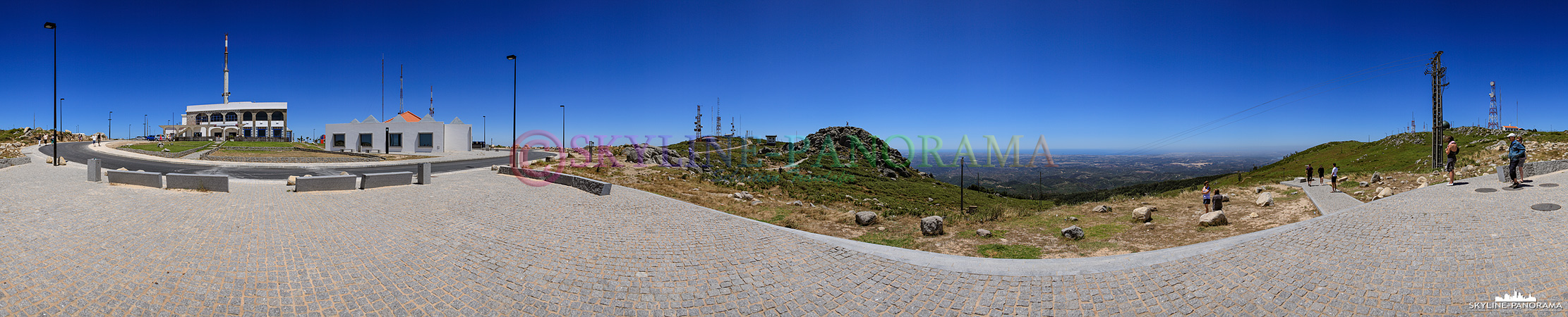 Portugal Bilder Algarve - Der 902m hohe Gipfel des Fóia ist der höchste Punkt des Monchiquegebirges und der Algarve. 