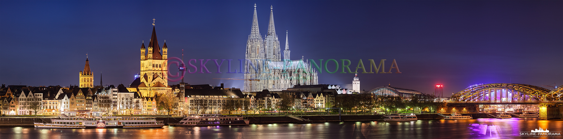 Panorama der Kölner Skyline in der Nacht aufgenommen 