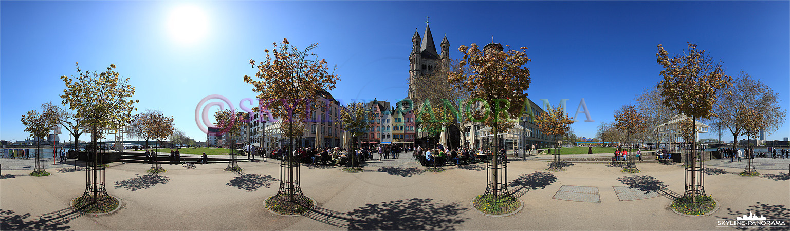 Panorama Köln am Rheinufer - Der Martinswinkel mit der Kirche St. Martin und dem Fischmarkt am Kölner Rheinufer.