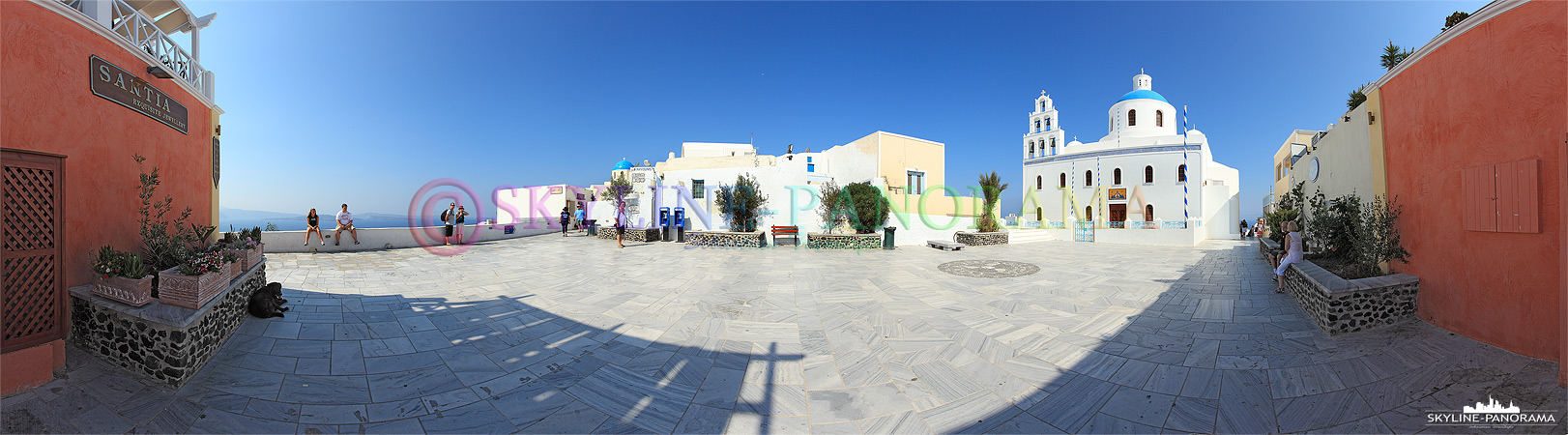 Oia Panorama - Die Kirche Panagia ist die Hauptkirche von Oia und direkt an der Platia, unweit des Kraterrandweges gelegen. 