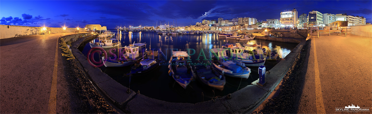 Panorama Bild aus dem Yachthafen von Heraklion, der Inselhauptstadt von Kreta. Zu sehen ist der venezianische Hafen und die bekannte Fortezza am Abend.