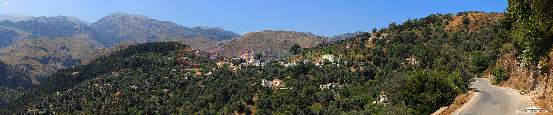 Kretas Gebirgslandschaft in der Nähe der kleinen Ortschaft Lakkoi, ungefähr auf halben Weg zwischen Chania und dem Einstiegspunkt in die Samaria Schlucht. 