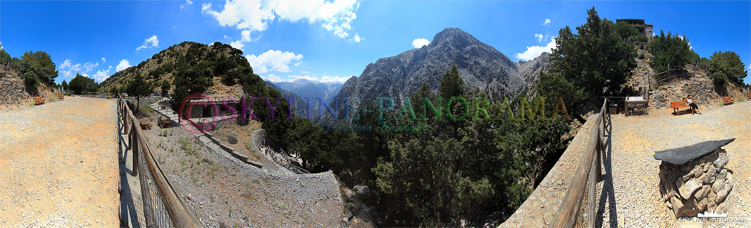 Einstieg in die Samaria Schlucht, von hier aus starten in jeder Saison mehrere tausend Touristen um die ca.18 km lange Schlucht bis Agia Roumeli zu durchwandern