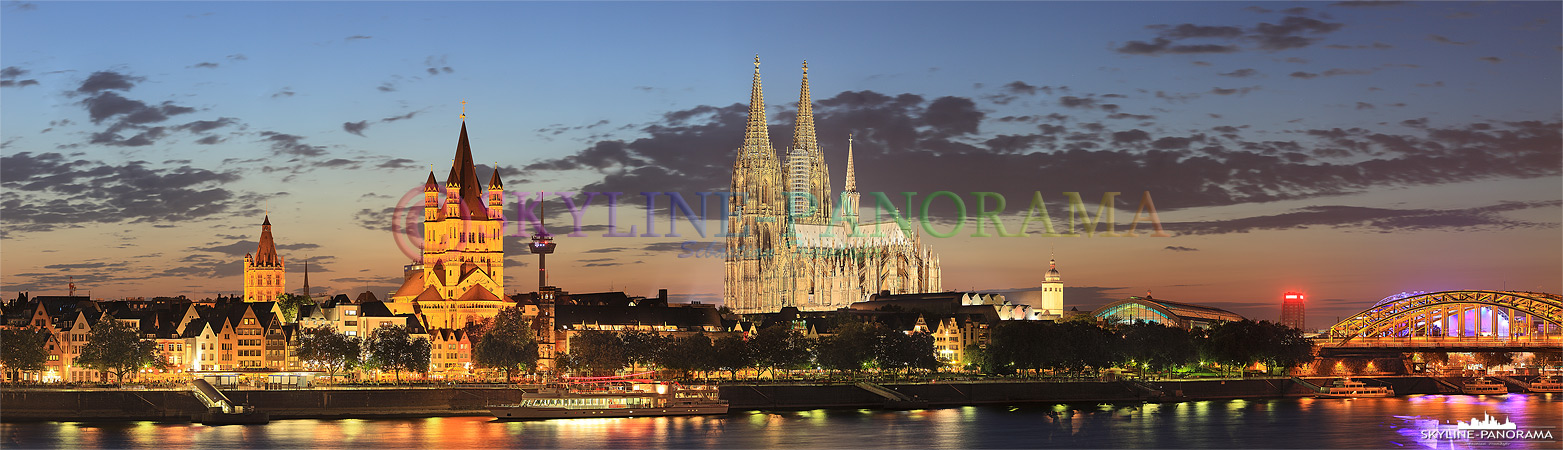 Die Kölner Skyline kurz nach dem Sonnenuntergang mit dem weithin sichtbaren Kölner Dom, dem Wahrzeichen der Stadt, im Zentrum. Der Dom ist das bekannteste historische Bauwerk der Rheinmetropole, er hat eine über 750 Jährige Geschichte und wurde erst Ende der 19. Jahrhunderts in seiner heutigen Form fertig gestellt. 