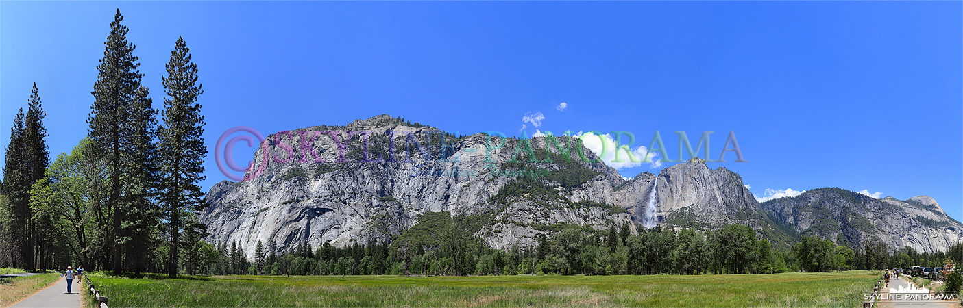 Bilder Yosemite Nationalpark - Ausblick von dem auf der südlichen Seite des Merced River gelegenen Weg auf das Tal Panorama mit den Yosemite Falls ...