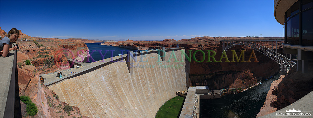 Panorama USA - Der Glen Canyon Dam staut das Wasser des Colorado River im Glen Canyon zum cirka 300km langen Lake Powell Stausee auf.