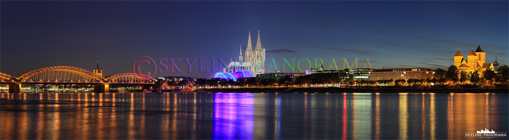 Kölner Dom zur Nacht - Das Köln Panorama mit dem alles überragenden Kölner Dom vom Rheinpark, zwischen der Hohenzollernbrücke und der Zoobrücke aus gesehen. 