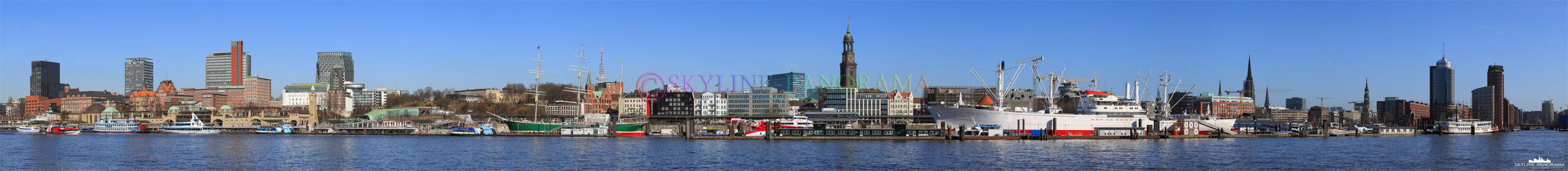 Bilder aus Hamburg - Panorama der Hamburger Skyline mit den Landungsbrücken, Hafencity und Speicherstadt. 