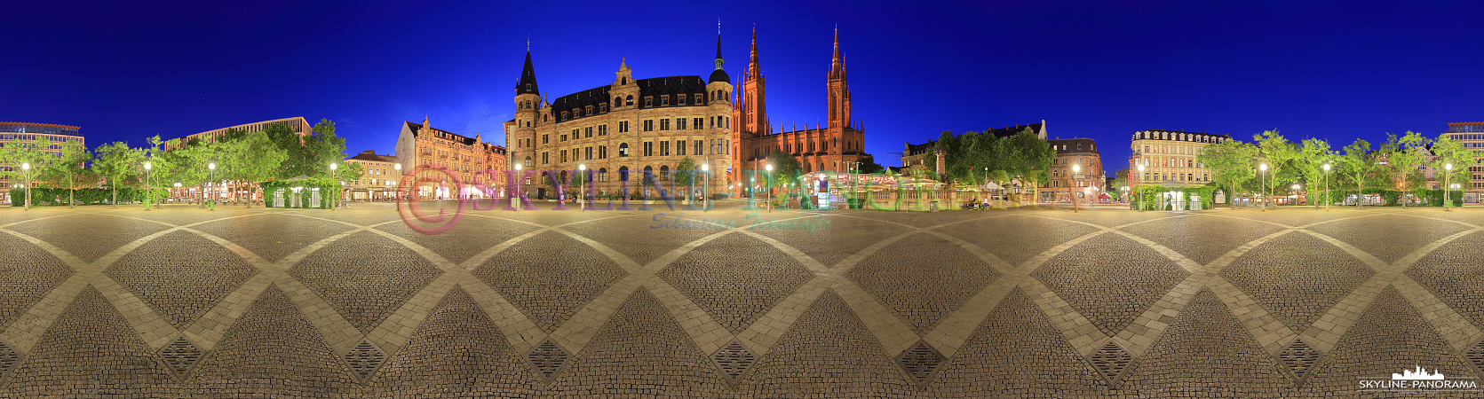 Bilder aus Wiesbaden - Eine 360 Grad Ansicht aus der Mitte des Wiesbadener Marktplatzes. 