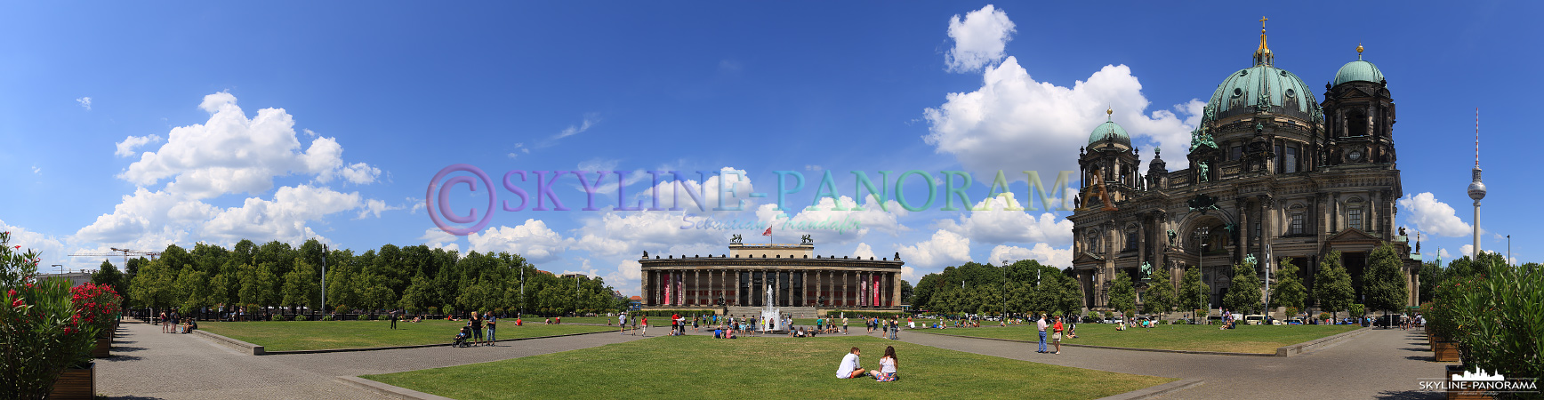 Berlin Panorama - Dieses Bild zeigt den Berliner Dom und das Alte Museum am Lustgarten in Berlin Mitte. 