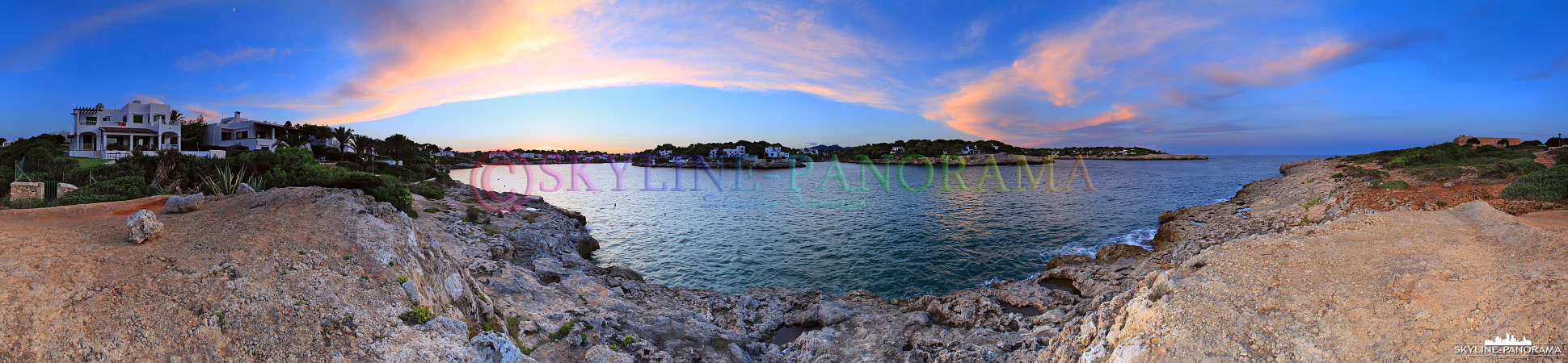 Bilder von Mallorca - Der Ort Cala d'Or, an der Ostküste Mallorcas, ist bekannt für seine malerisch gelegenen Badebuchten. 