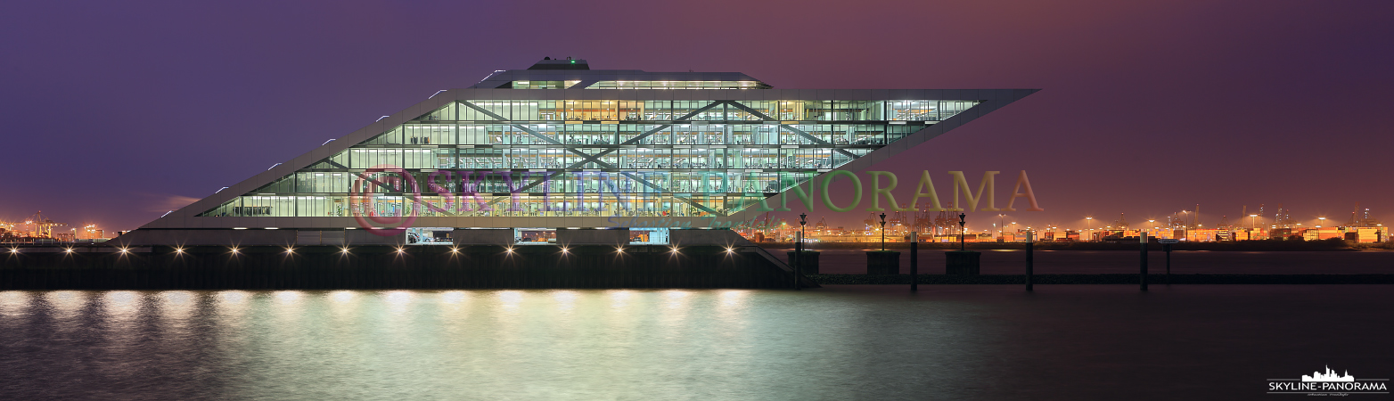 Sehenswürdigkeiten von Hamburg - Panorama vom Kontorhaus Dockland im Altonaer Fischereihafen.