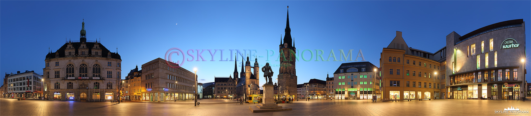 Bilder Halle Saale - Der abendlich beleuchtete Marktplatz von Halle an der Saale. 