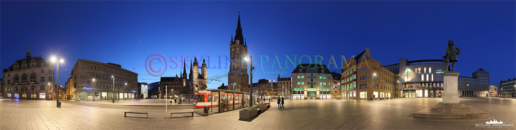 Der Marktplatz ist der größte Platz der Stadt Halle - dieses Panorama entstand in den Abendstunden und zeigt den Marktplatz in einer 360 Grad Ansicht. 