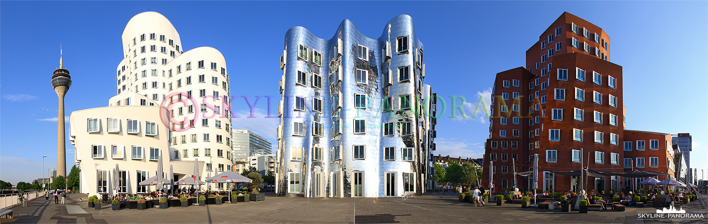 Bilder aus Düsseldorf – Panoramaansicht der bekannten Gehry-Bauten im Düsseldorfer Mediahafen. 