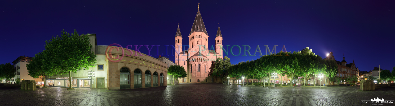 Panorama Mainz - Der Dom von Mainz vom Liebfrauenplatz aus als 360 Grad Panorama dargestellt.